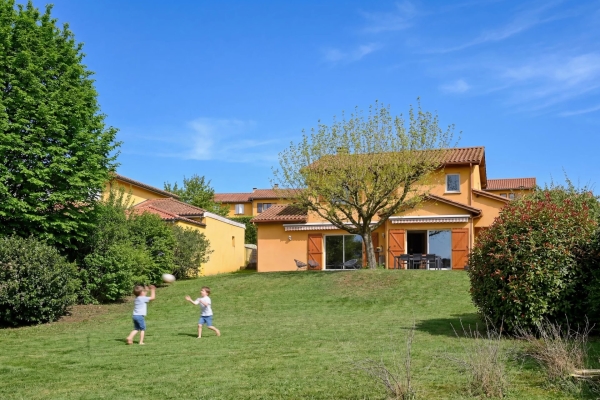 Luxury House for sale in Belmont-d'Azergues, 565 000 €