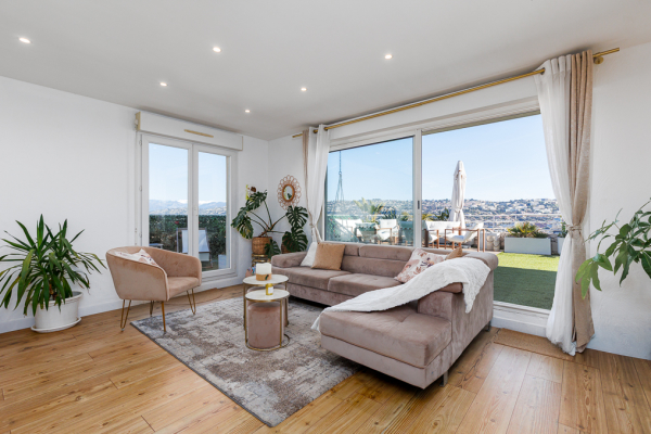 Luxury Apartment for sale in Saint-Laurent-du-Var, 690 000 €, Photo 3