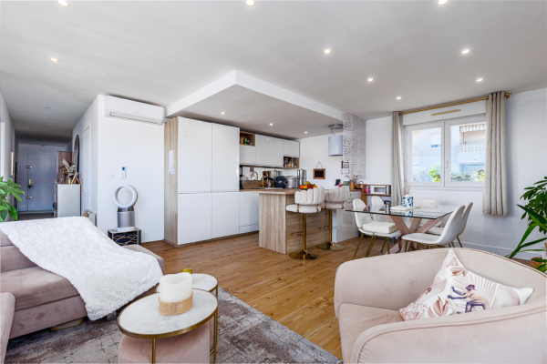 Luxury Apartment for sale in Saint-Laurent-du-Var, 690 000 €, Photo 6