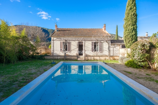 Maison de luxe à vendre à Maubec, 551 000 €, Photo 1