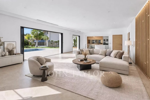 Maison de luxe à vendre à Sanary-sur-Mer, 1 490 000 €, Photo 1
