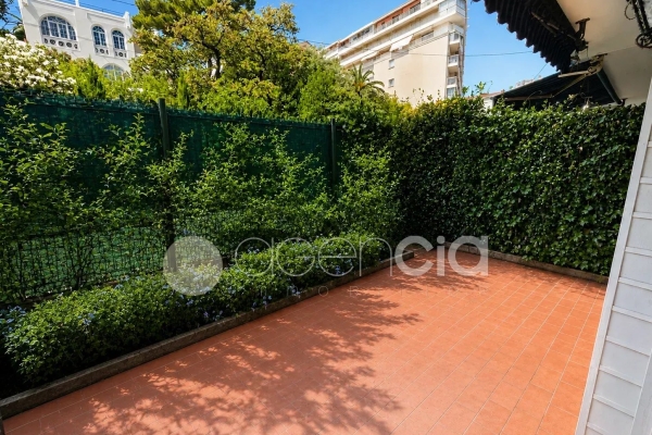 Appartement de luxe à vendre à Antibes, 395 000 €, Photo 1