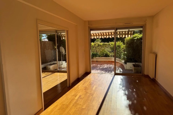 Luxury Apartment for sale in Beaulieu-sur-Mer, 820 000 €, Photo 2