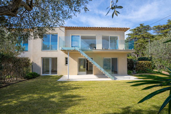 Luxury House for sale in Cavalaire-sur-Mer, 1 950 000 €, Photo 1