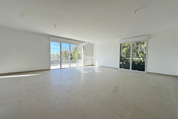 Luxury Apartment for sale in L Isle-sur-La-Sorgue, 614 400 €, Photo 3