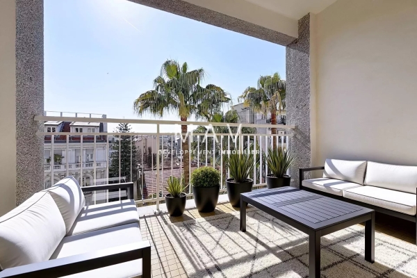 Luxury Apartment for sale in Nice, 490 000 €, Photo 1