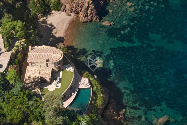 Luxury House for rental in Théoule-sur-Mer, 37 000 €, Photo 1