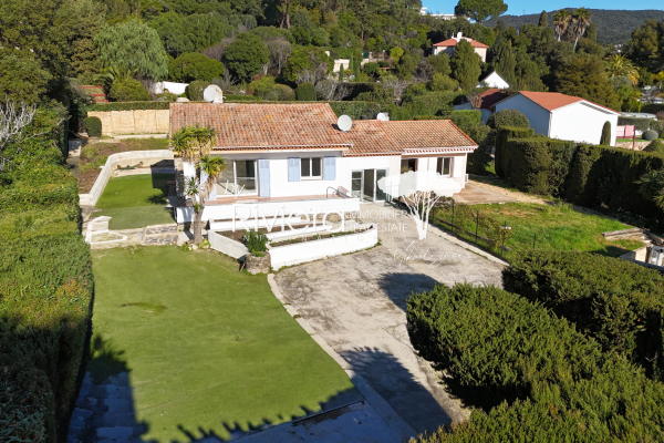 Maison de luxe à vendre à Cavalaire-sur-Mer, 945 000 €, Photo 1