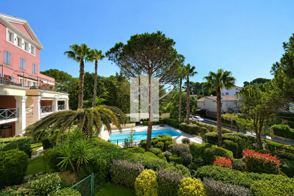Appartement de luxe à vendre à Saint-Raphaël, 435 000 €, Photo 1