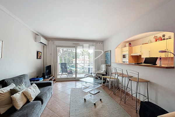 Appartement de luxe à vendre à Saint-Raphaël, 415 000 €, Photo 2