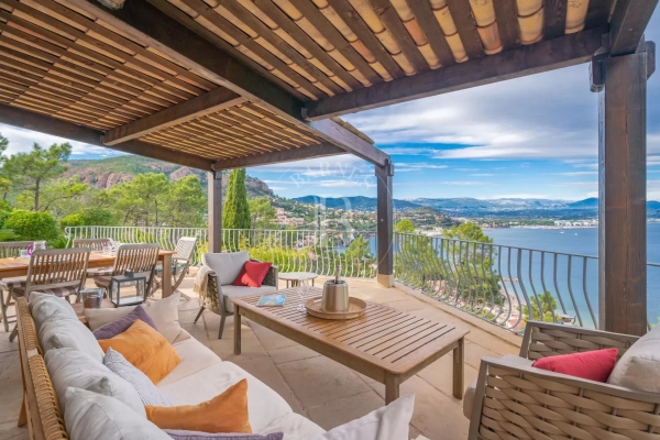 Maison de luxe à vendre à Théoule-sur-Mer, 2 750 000 €, Photo 1