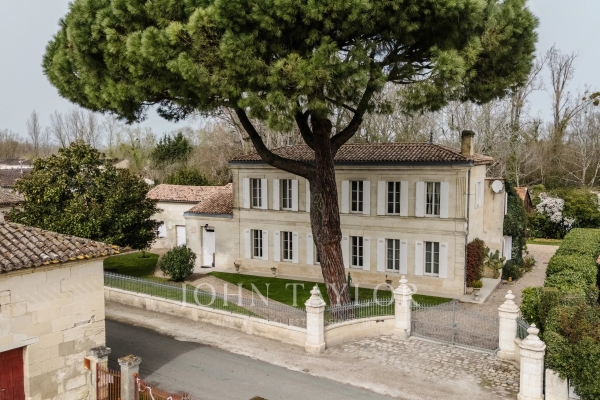 Luxury House for sale in Izon, 850 000 €, Photo 1