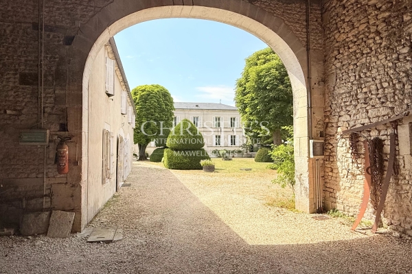 Luxury House for sale in Cognac, 995 000 €, Photo 1