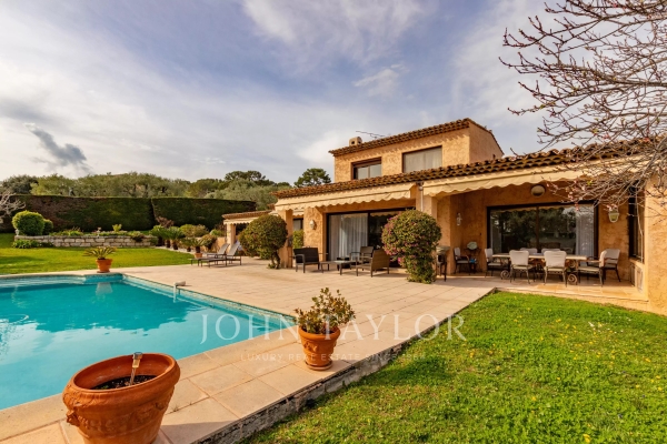 Maison de luxe à vendre à Antibes, 1 590 000 €, Photo 1