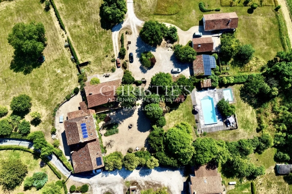 Luxury House for sale in Aubeterre-sur-Dronne, 689 000 €, Photo 2