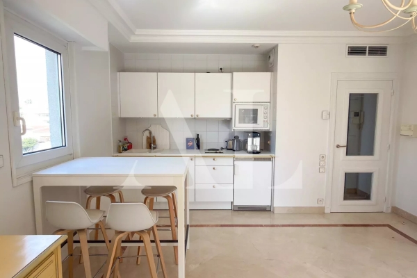 Luxury Apartment for sale in Le Golfe Juan, 266 000 €, Photo 4