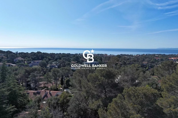 Maison de luxe à vendre à Saint-Raphaël, 750 000 €, Photo 1