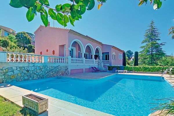 Maison de luxe à vendre à Fréjus, 995 000 €, Photo 1