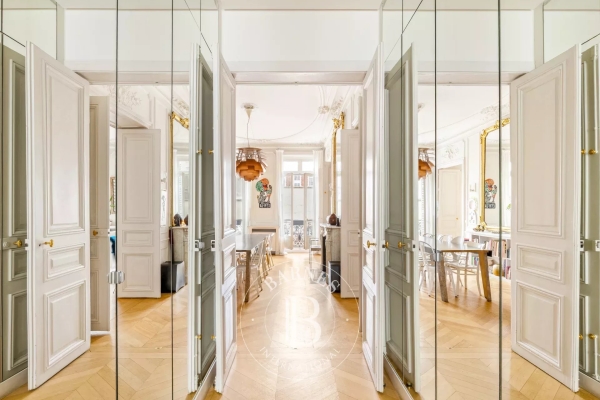 Luxury Apartment for sale in Paris 10ème, 2 400 000 €, Photo 2
