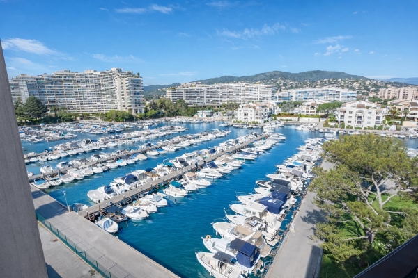 Luxury Apartment for sale in Mandelieu-la-Napoule, 350 000 €, Photo 5