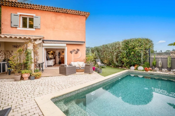 Maison de luxe à vendre à Grasse, 690 000 €, Photo 1