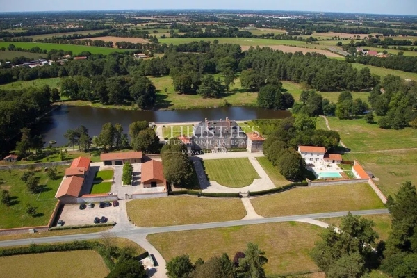 Maison de luxe à vendre à La Roche-sur-Yon, 4 000 000 €, Photo 1