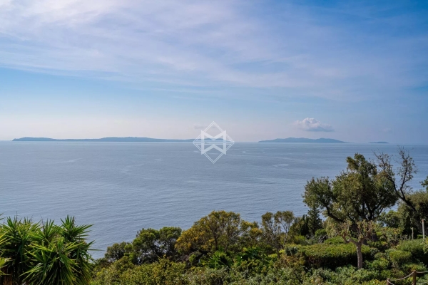 Luxury House for sale in Rayol Canadel sur Mer, 1 990 000 €, Photo 1