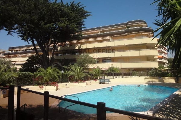 Luxury Apartment for sale in Juan-les-Pins, 395 000 €, Photo 1