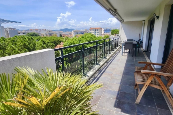 Luxury Apartment for sale in Juan-les-Pins, 765 000 €, Photo 1