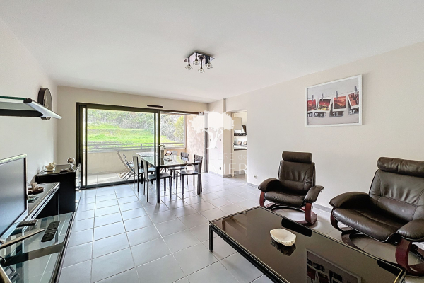 Appartement de luxe à vendre à Apt, 190 800 €, Photo 1