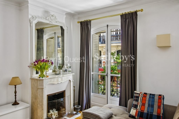 Luxury Apartment for sale in Paris 18ème, 850 000 €, Photo 2