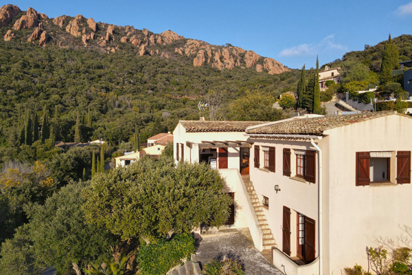 Maison de luxe à vendre à Agay, 695 000 €, Photo 1