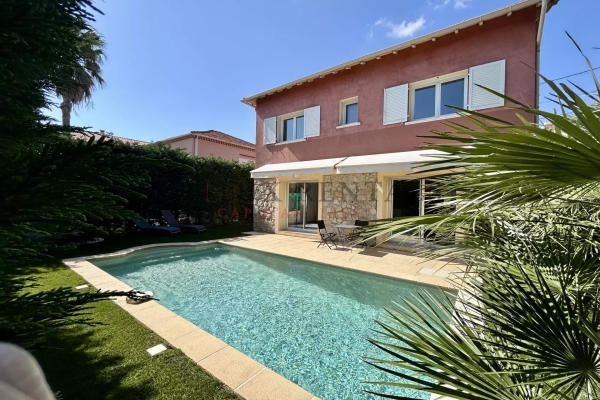Maison de luxe à vendre à Cap d'Antibes, 1 590 000 €