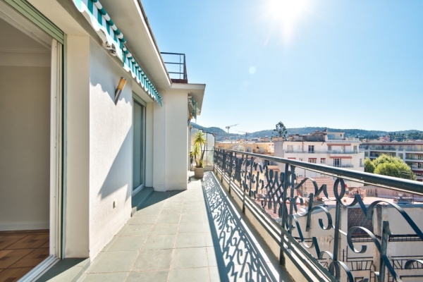 Luxury Apartment for sale in Nice, 677 000 €, Photo 1