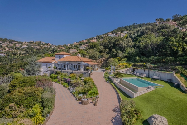 Maison de luxe à vendre à Les Issambres, 1 350 000 €, Photo 1