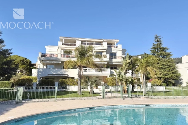 Appartement de luxe à vendre à Carqueiranne, 931 500 €, Photo 1