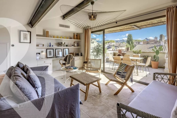 Maison de luxe à vendre à Saint-Rémy-de-Provence, 1 500 000 €, Photo 1