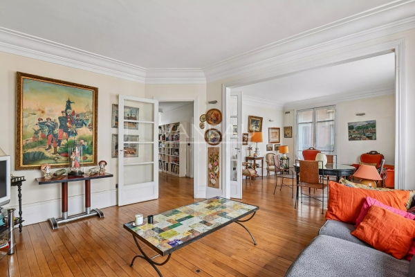Luxury Apartment for sale in Neuilly-sur-Seine, 875 000 €, Photo 1
