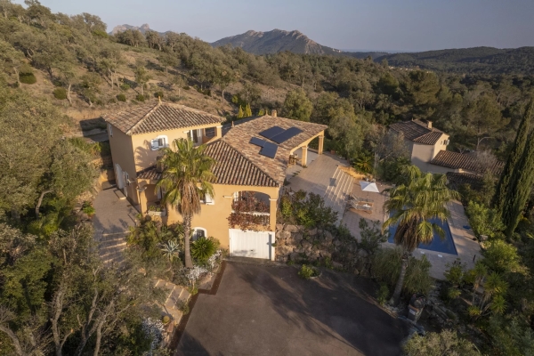 Maison de luxe à vendre à Saint-Raphaël, 1 400 000 €, Photo 1