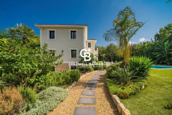 Maison de luxe à vendre à Antibes, 2 500 000 €, Photo 1