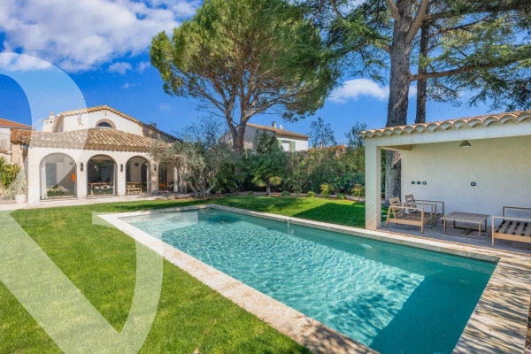 Maison de luxe à vendre à Saint-Rémy-de-Provence, 1 785 000 €, Photo 1