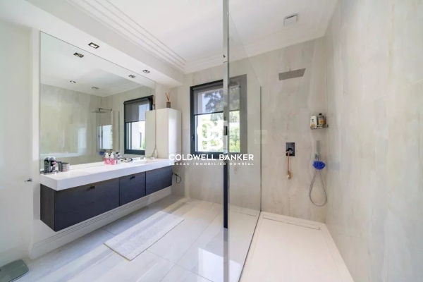 Maison de luxe à vendre à Antibes, 2 500 000 €, Photo 7