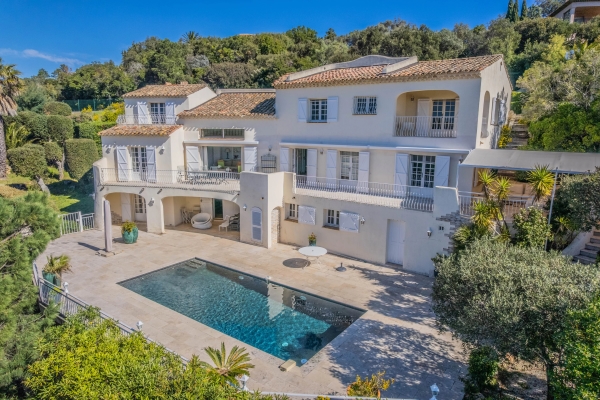 Maison de luxe à vendre à Les Issambres, 1 998 000 €