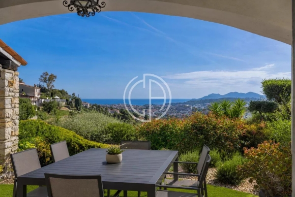 Maison de luxe à vendre à Mougins, 1 590 000 €, Photo 1