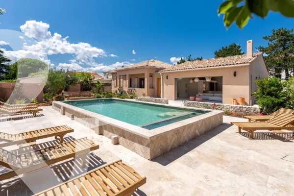 Maison de luxe à vendre à Saint-Rémy-de-Provence, 2 190 000 €, Photo 1