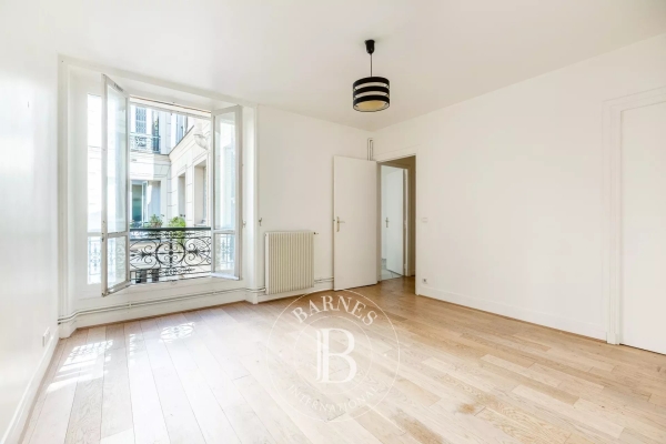 Luxury Apartment for sale in Paris 8ème, 650 000 €, Photo 3