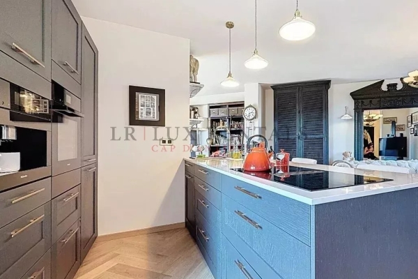 Luxury Apartment for sale in Antibes, 949 000 €, Photo 5
