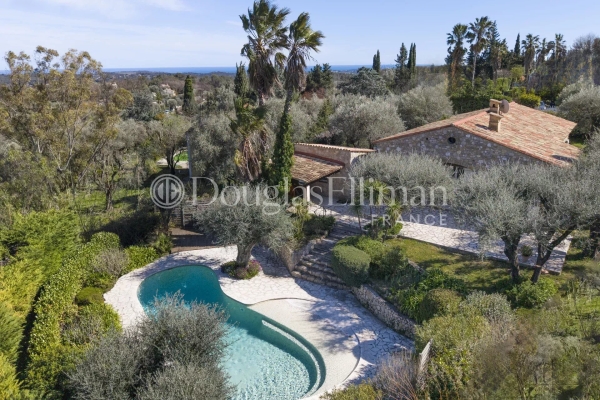 Maison de luxe à vendre à Le Rouret, 950 000 €, Photo 1