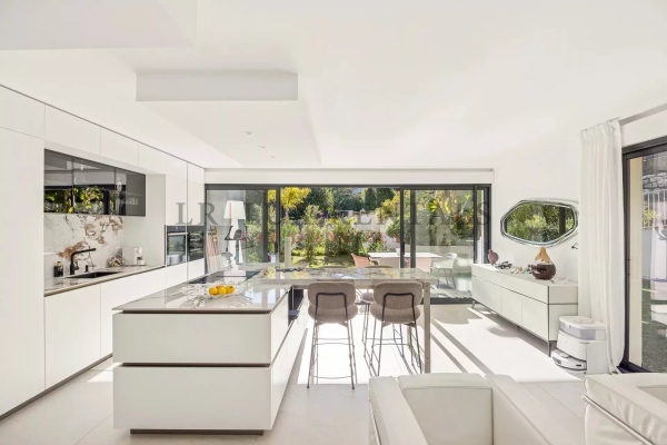 Luxury Apartment for sale in Antibes, 1 065 000 €, Photo 2