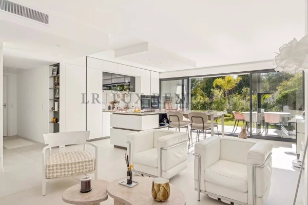 Luxury Apartment for sale in Antibes, 1 065 000 €, Photo 3